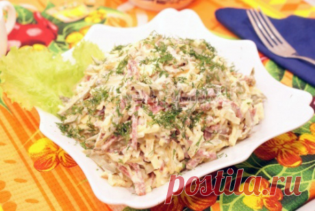 Сытный салат Этот салат сытный салат с яичными блинчиками очень вкусный. И им действительно быстро наедаешься. Так что, если вы не боитесь лишних калорий или к вам придет большая компания, ему на вашем столе самое место.