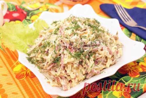 Сытный салат Этот салат сытный салат с яичными блинчиками очень вкусный. И им действительно быстро наедаешься. Так что, если вы не боитесь лишних калорий или к вам придет большая компания, ему на вашем столе самое место.