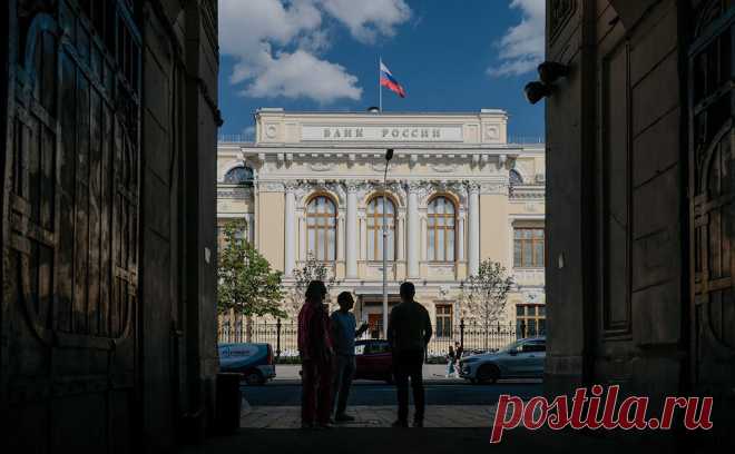 FT узнала, что власти «не очень беспокоятся» из-за проблем банков России. Отдельные банки в России «значительно пострадали» от проблемных кредитов, но пока риск ограничен, сказал источник FT. Набиуллина говорила, что ЦБ не видит необходимости в рекапитализации крупных банков.