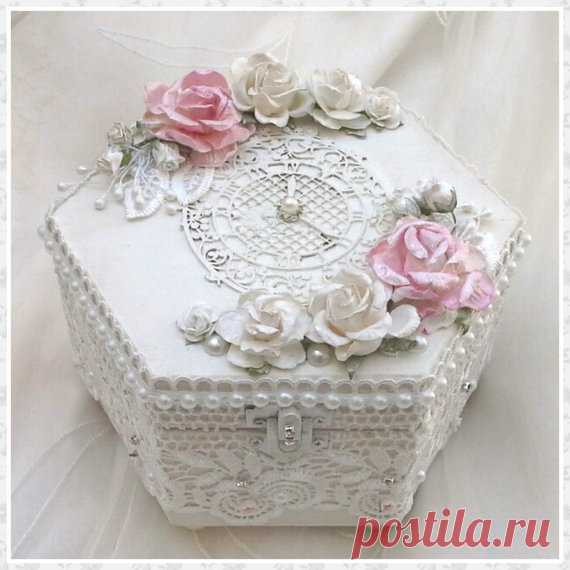 Handmade  jewellery  box, trinket box, keepsake box, wedding box, shabby chic box, memory box, wedding gift, wedding favor, unique  gift Shabby chic jewellery , trinket box with vintage clock design in the centre and hand coloured mulberry roses and pearls adorn the top of this pretty box.  All around the sides have beautiful lace with tiny roses, rhinestones and small pearl beads . Pearl trim was added to the top rim.  The inside has been lined both lid and bottom with sa...