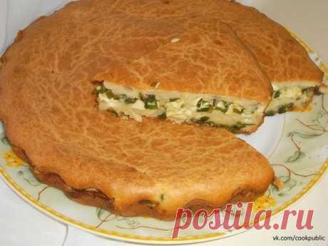 Заливной пирог с зелёным луком и яйцом