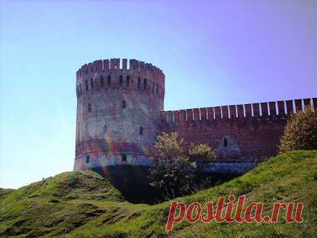 Крепостная башня Орёл Смоленской крепостной стены --

Tower Of The Smolensk Fortress Wall  Free Stock Photo HD - Public Domain Pictures