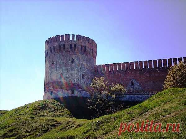 Крепостная башня Орёл Смоленской крепостной стены --

Tower Of The Smolensk Fortress Wall  Free Stock Photo HD - Public Domain Pictures