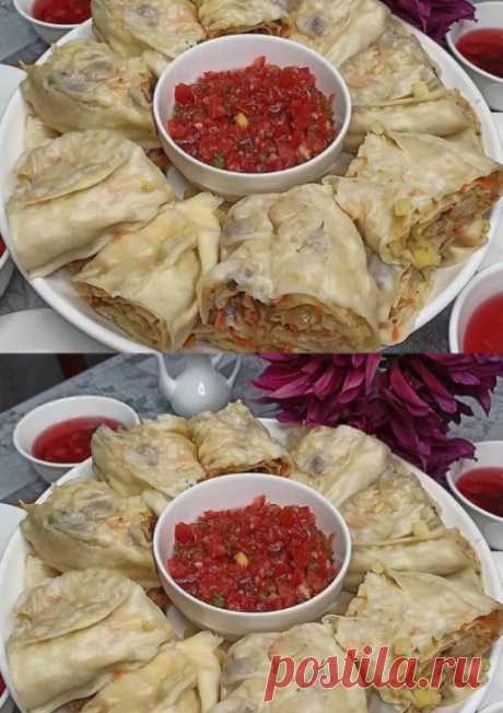 Тесто
1 килограмм муки, 400 граммов воды и 1 столовая ложка соли замешиваются в однородное, плотное тесто. Лучше всего работать с жестким тестом. Хорошо отдохнувшее тесто делим на 6 частей.

Начинка.
300 граммов мяса, 1 кабачок, 2 моркови, 3 луковицы, 6 картофелин и 400 граммов капусты.

Все ингредиенты нарезаем кубиками, заправляем растительным маслом и солью, по желанию добавляем красный и черный молотый перец.

Сворачиваем в рулет и готовим на пару 35-40 минут.

Также м...