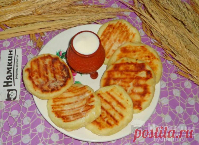 Сырники из творога с яблоками в мультипекаре рецепт пошаговый с фото - Nyamkin.RU Сырники из творога с яблоками в мультипекаре — пошаговый рецепт приготовления. Русская кухня. Необходимые продукты: яблоки, творог, крупа манная, мука пшеничная, яйца куриные, сахар