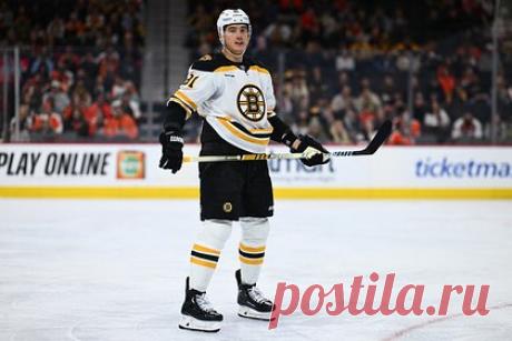 Российский хоккеист ударил Малкина клюшкой по спине во время матча НХЛ