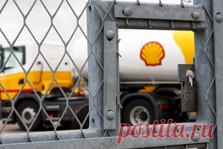 На европейского нефтяного гиганта подали в суд. Более 11,3 тысячи жителей и 17 местных учреждений из нигерийской общины Огейл подали в Высокий суд Лондона на европейского нефтяного гиганта Shell за разливы нефти. Истцы требуют, чтобы компания возместила причиненный экологический ущерб и очистила загрязнения. В Shell заявили, что у общины нет на это прав.