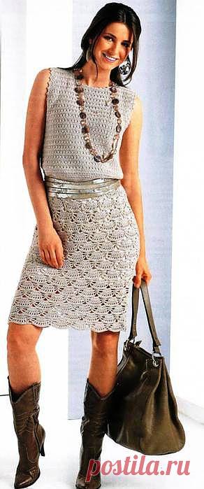 Платье с веерным узором..