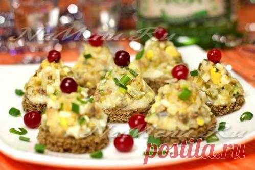 Канапе с салатом из рубленой сельди - Простые рецепты Овкусе.ру