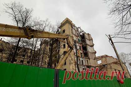 Россиянам предложили новый вариант реновации. Консалтинговое бюро «Стрелка» предложило новый вариант программы реновации, учитывающий цели устойчивого развития (ESG). В компании подчеркивают, что реновацию можно провести без сноса старых зданий и при этом решить проблему износа домов и нехватки жилья. Нынешняя программа вредит экологии.