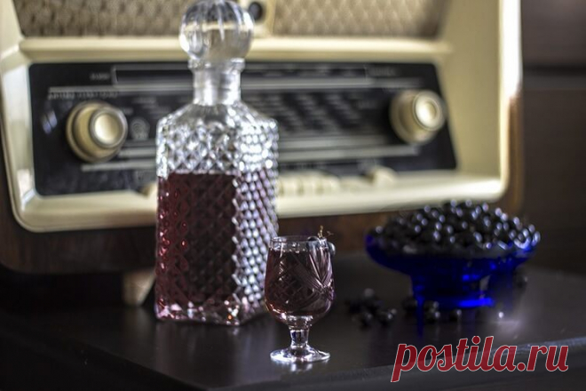 Наливка из черной и красной смородины – 5 летних рецептов Четыре рецепт наливки из черной и красной смородины. Классический черносмородиновый спотыкач. Оригинальный рецепт наливки из красной смородины на красном вине.
