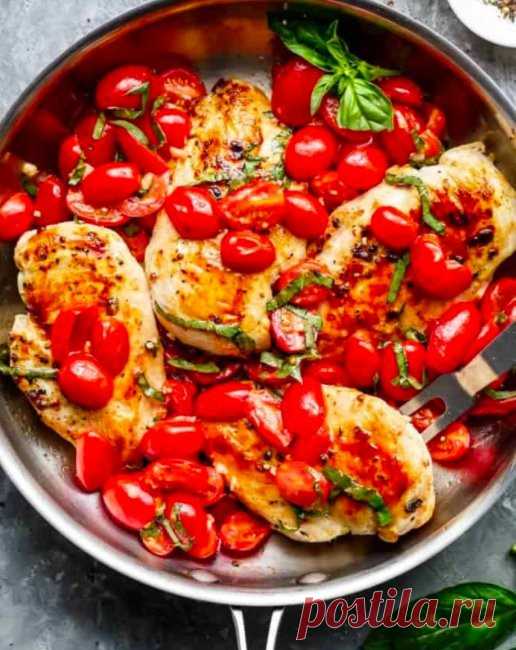 ​Куриное филе с томатами и чесноком