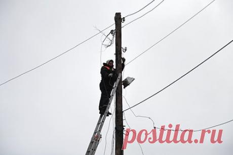 Десятки тысяч жителей Донецка внезапно лишились света. В Донецке десятки тысяч жителей внезапно остались без света из-за масштабной аварии на высоковольтных подстанциях. Об этом сообщили в пресс-службе Министерства угля и энергетики ДНР. Без электричества остались около 50 тысяч абонентов в Ворошиловском, Киевском, Кировском, Куйбышевском и Ленинском районах.