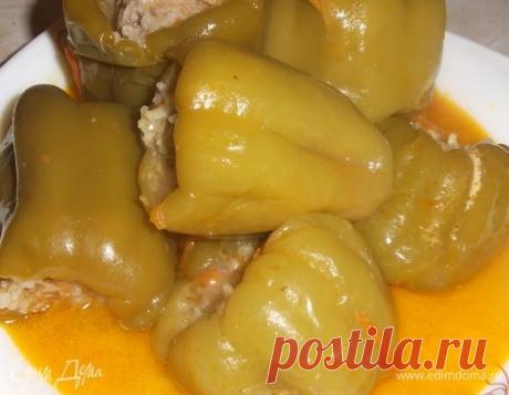 Тушеный перец. Ингредиенты: перец болгарский зеленый, мясной фарш, помидоры