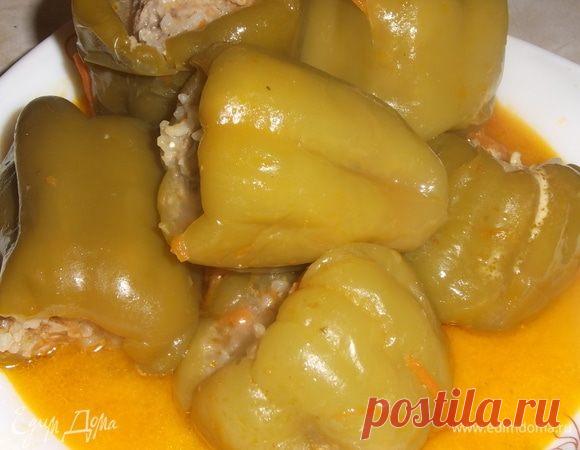 Тушеный перец. Ингредиенты: перец болгарский зеленый, мясной фарш, помидоры