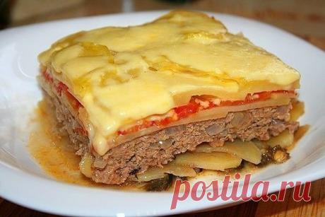 ОВОЩНАЯ С ФАРШЕМ !!!  **В форму, слоями, всё кружками: 1)картофель 6шт, соль, перец -2слоя, 2)жар/баклажан 1шт, сыр, 3)картофель, соль, перец, 4)гов/фарш 500г, 5)картофель, соль, перец -2слоя, 6)томат 3-4шт, сыр, 7)картофель, соль, перец. *В духовку: на 50мин под фольгу; затем фольгу сними, сверху сыр -и ещё 10мин.