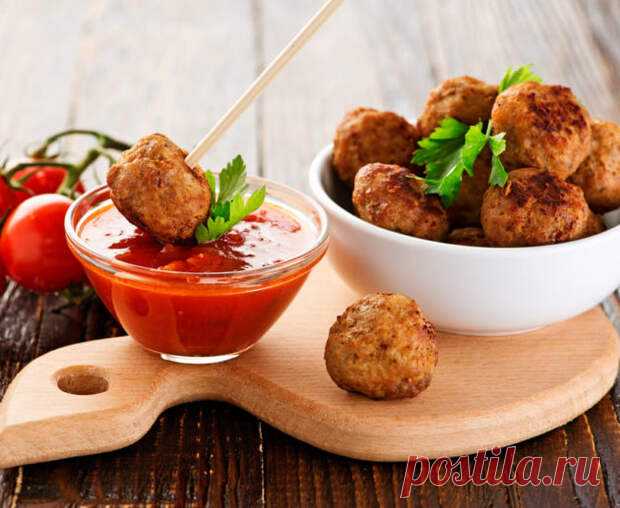 (31) Тефтели из разных стран: 5 рецептов с местным акцентом - БУДЕТ ВКУСНО! - медиаплатформа МирТесен Тефтели нашли общий язык со всем земным шаром. Мясные шарики приходятся по вкусу и взрослым, и детям. Однако даже такое универсальное блюдо не смогло противостоять местной гастрономии. В итоге мы имеем несчетное количество тефтелек с национальным акцентом. Где-то их формируют чуть большего размера,