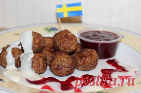 ​Шведские фрикадельки Ингредиенты:
Фарш мясной (свинина+говядина) — 400 гЛук репчатый — 1 шт. Молоко — 100 мл Картофель (отварной) — 1 шт.
Брусника — 100 г Сахар — 50 г Вода — 3 ст. л. Перец — по вкусу Соль — по...