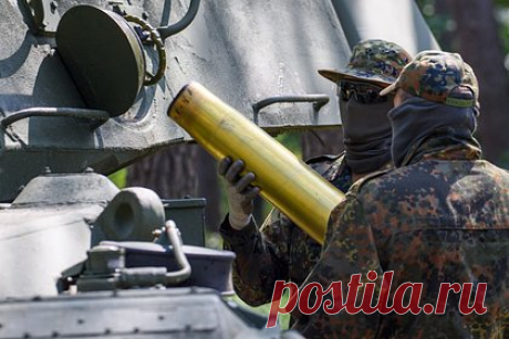 Украине предрекли дефицит боеприпасов. Украина уже испытывает и продолжит испытывать дефицит боеприпасов, убежден военный эксперт, доцент кафедры политического анализа и социально-психологических процессов РЭУ имени Плеханова Олег Глазунов. Проблемы в области украинского вооружения он предрек в беседе с «Лентой.ру».