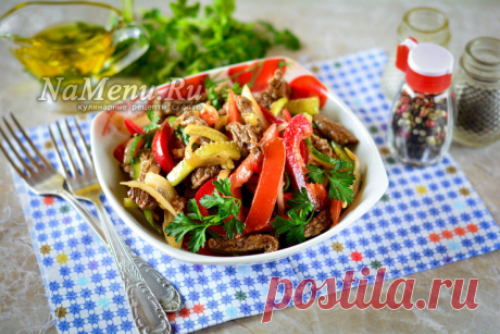 Салат с жареной говядиной, болгарским перцем и свежим огурцом - рецепт с фото пошагово