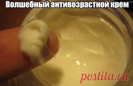 Давно делаю маску из желтка, меда и оливкового масла. Одно время мне эта маска очень нравилась, ведь как мне тогда казалось, эффект очень хороший, кожа становилась подтянутая и нежная, и это при том, что мне уже 46 лет. Правда, бывало, что кожа после смывания маски водой оставалась жирной и приходилось либо смывать ее моющим средством, либо просто промакивать полотенцем, иначе лишний жир легко впитается в кожу и получится не совсем то, что нужно. Ну, в общем, не смотря даже на такие недостатки,