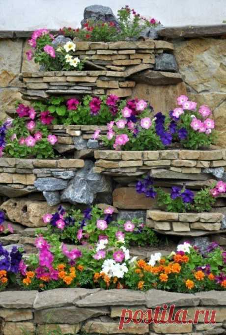 Flowerbeds from pebbles