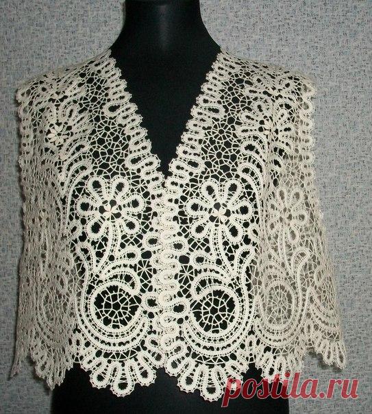 Ни что не делает женщину такой женственной и романтичной , как кружево. Оно всегда в моде и очень ценится дизайнерами. Я предлагаю посмотреть роскошное изделие - жилет, выполненный из натурального кремового льна в две нити , в сочетании с белым ирисом. Изделие выполнено по новому рисунку. Размер жилета : 52-54 , длина изделия по спинке- 45 см. / Удивительное искусство