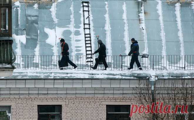В России за год завели более 1200 дел из-за плохой уборки снега и льда. В России за весь 2021 год возбудили 1225 уголовных дел из-за несвоевременной уборки снега, падения наледи с крыш и других подобных нарушений, сообщают «Известия» со ссылкой на Генеральную прокуратуру.