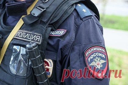Российские подростки надели противогаз на памятник реформатору Сперанскому