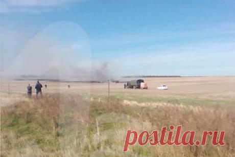 Названа возможная причина крушения Су-24 в Ростовской области. Причиной крушения российского бомбардировщика Су-24 в Ростовской области могла стать техническая неисправность. Уточняется, что самолет выполнял учебно-тренировочный полет в воскресенье, 9 октября. При заходе воздушного судна на посадку произошла авария. Экипаж успел катапультироваться.