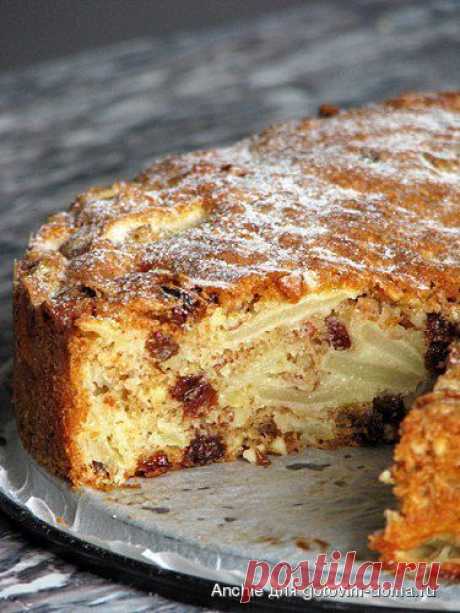 Яблочный пирог с миндалем и изюмом / Изысканные кулинарные рецепты