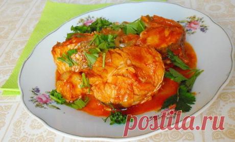 Хек в томатном соусе