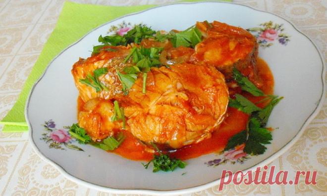 Хек в томатном соусе