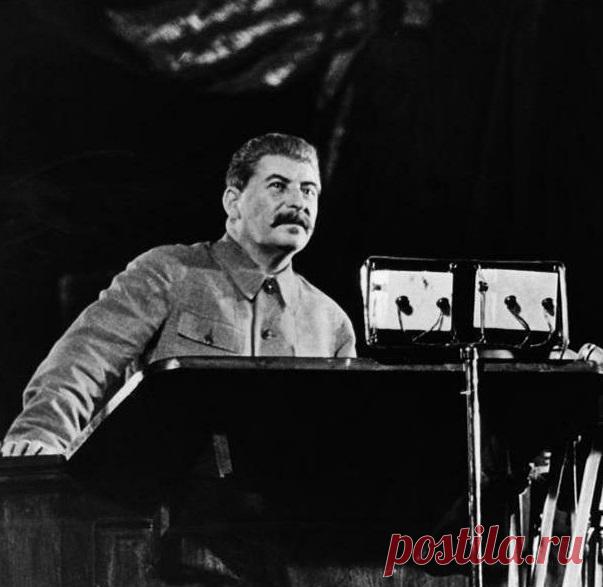 (+2) Какую республику СССР Сталин увеличил в три раза за счет территории России