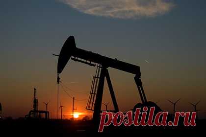 Российская нефть столкнулась с новыми проблемами. Российская «Транснефть», крупнейший оператор нефтепроводов в мире, установила ограничения на прием нефти на фоне заполненности хранилищ из-за низкого спроса на российский импорт, пишет Reuters со ссылкой на пять знакомых с ситуацией источников. Лимиты касаются той нефти, покупателей на которую пока не нашлось.