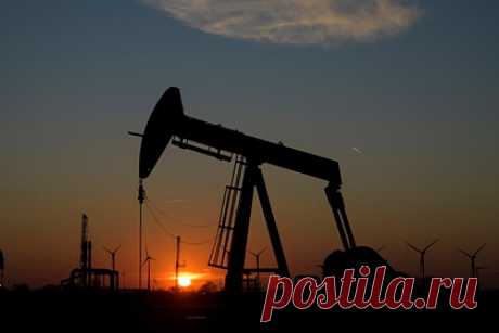 Российская нефть столкнулась с новыми проблемами. Российская «Транснефть», крупнейший оператор нефтепроводов в мире, установила ограничения на прием нефти на фоне заполненности хранилищ из-за низкого спроса на российский импорт, пишет Reuters со ссылкой на пять знакомых с ситуацией источников. Лимиты касаются той нефти, покупателей на которую пока не нашлось.