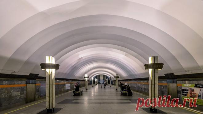 В Петербурге заработала станция метро "Ладожская" после капитального ремонта. В Петербурге станция метро "Ладожская" вновь начала принимать пассажиров после ремонта. Об этом рассказали в администрации Красногвардейского района северной столицы. По данным администрации, станция метро открыла свои двери для ...