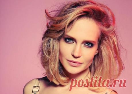 Глюкоза в платье-ночнушке ждет гостей: фаны пристыдили слишком раскрепощенную певицу