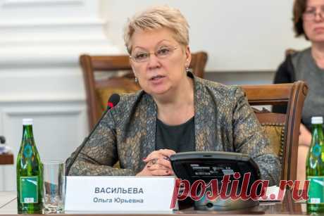 Вера Афанасьева - министру Васильевой: Мы лжём, что ЕГЭ полезно и объективно. Российское образование прозябает в нищете и катится к катастрофе — Ермак-инфо Уважаемая Ольга Юрьевна! Прошу Вас на основании моего письма радикально изменить «Федеральную программу развития российского образования на 2016-2020 годы», поскольку она в принципе не способна решить основные проблемы российского образования,...