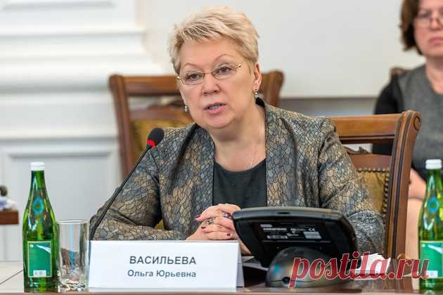 Вера Афанасьева - министру Васильевой: Мы лжём, что ЕГЭ полезно и объективно. Российское образование прозябает в нищете и катится к катастрофе — Ермак-инфо Уважаемая Ольга Юрьевна! Прошу Вас на основании моего письма радикально изменить «Федеральную программу развития российского образования на 2016-2020 годы», поскольку она в принципе не способна решить основные проблемы российского образования,...