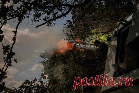 При обстреле российского региона из артиллерии пострадала женщина. При обстреле Шебекино Белгородской области из артиллерии пострадала женщина. Об этом сообщил губернатор российского региона Вячеслав Гладков в Telegram. «Есть пострадавшая – женщина с переломом кисти, ушибами грудной клетки и мягких тканей носа», — сообщил губернатор региона.