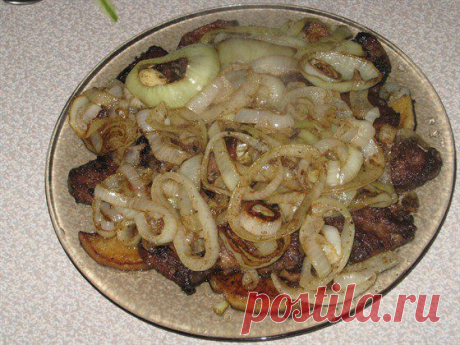 Печень по‑берлински с яблоками
