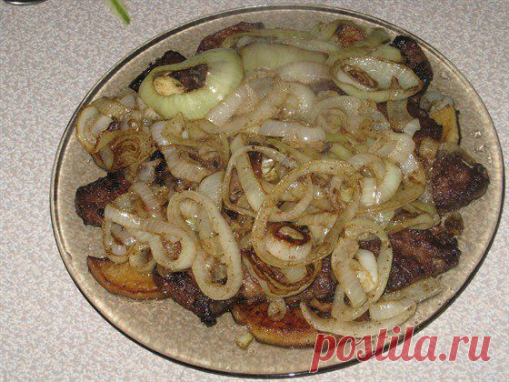 Печень по‑берлински с яблоками