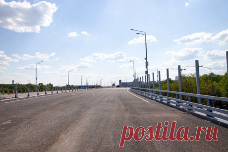 Связь между районами ТиНАО. В 2026 году откроют новую трассу. Трассу Солнцево-Бутово-Варшавское шоссе откроют для автомобилистов в 2026 году. Весь проект поделен на пять участков. Завершено строительство трех из них, еще два находятся в процессе реализации.