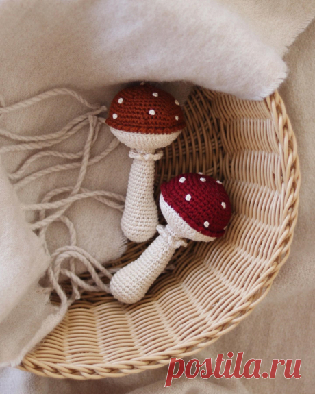 PDF Мухомор крючком. FREE crochet pattern; Аmigurumi toy patterns. Амигуруми схемы и описания на русском. Вязаные игрушки и поделки своими руками #amimore - маленький грибок для детей, погремушка в виде мухомора, поганка, грибы.