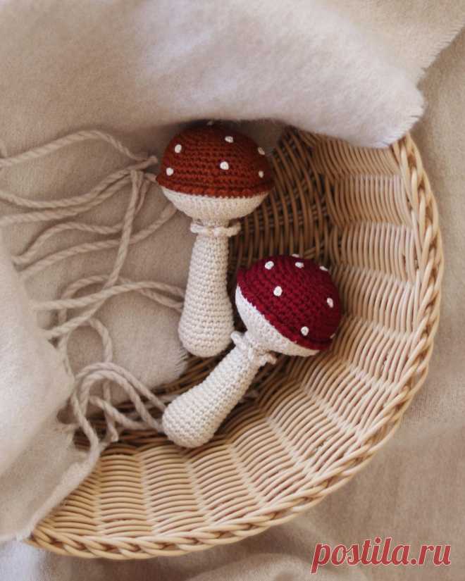 PDF Мухомор крючком. FREE crochet pattern; Аmigurumi toy patterns. Амигуруми схемы и описания на русском. Вязаные игрушки и поделки своими руками #amimore - маленький грибок для детей, погремушка в виде мухомора, поганка, грибы.
