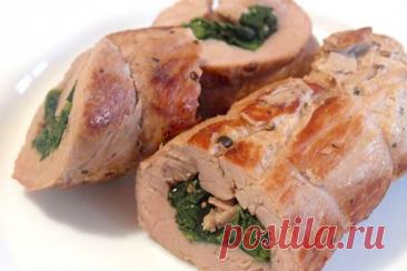 Рулет из свиной вырезки со шпинатом — Готовим дома