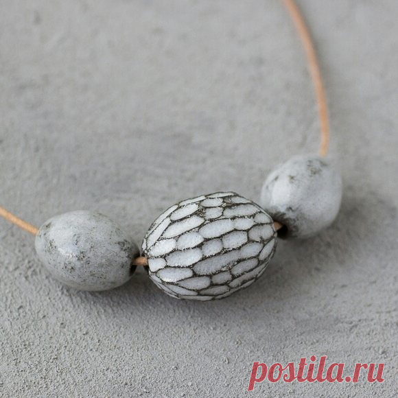 Фактурное колье  из шамота
.
. . 
#бусы #бусины #керамическиебусы #beads #ceramicbeads #украшения #колье #necklace #ceramicjewellery #minimaljewelry #керамика #ceramics #clay #керамикаручнойработы #handmadeceramics #ручнаяработа #handcraftedjewelry #handcrafted  #вабисаби #wabisabi #factura