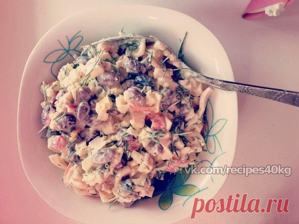 Быстрый салат с фасолью и крабовыми па / Всё за еду!