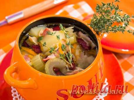 Суп с беконом, сельдереем и фасолью